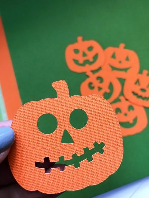 Quick and Easy Halloween Pumpkin Garland - 100 Directions