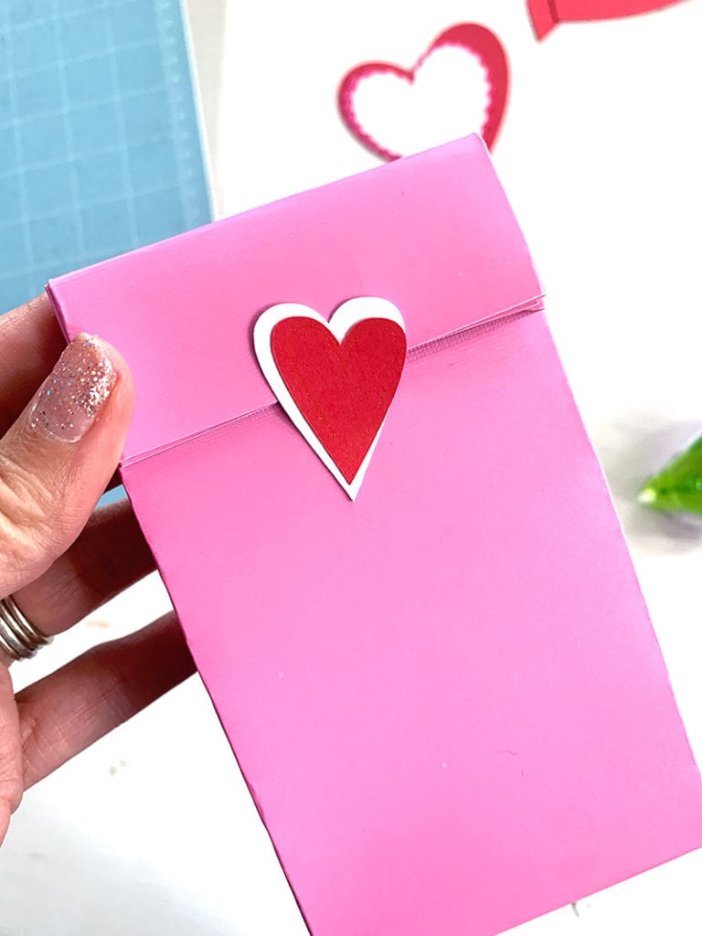 Make Your Own Mini Valentine's Day Treat Bags with Your Cricut - 100 ...